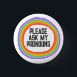 Badge Rond 2,50 Cm S'Il Vous Plaît Demander À Mes Pronounours Cercle<br><div class="desc">Décorez votre tenue avec ce bouton d'art cool. Ça fait un grand cadeau ! Vous pouvez le customiser,  modifier les couleurs,  les polices et ajouter du texte. Consultez ma boutique pour plus de couleurs et de motifs ! Faites-moi savoir si vous aimeriez quelque chose de personnalisé aussi.</div>