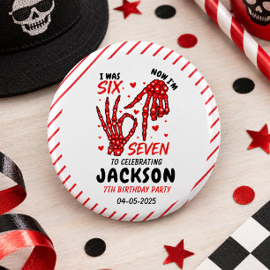 Badge Rond 2,50 Cm Six Seven Anniversaire Squelette Mains Fête
