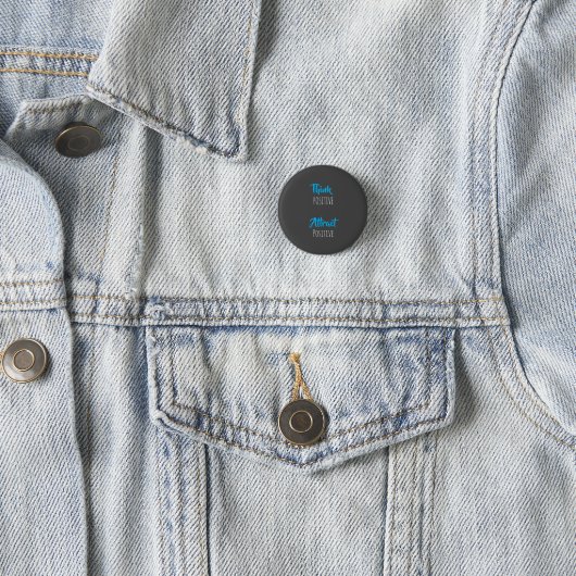 Badge Rond 2,50 Cm Think Attract Round Button (En situation)