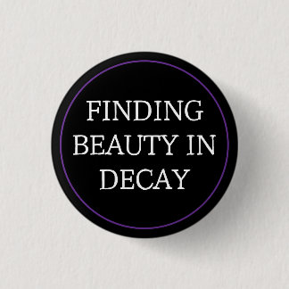 Badge Rond 2,50 Cm Trouver la beauté dans la décomposition