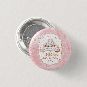 Badge Rond 2,50 Cm Un lapin est en train d'atteindre trois 3ème anniv