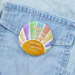 Badge Rond 2,50 Cm Voici Celui-Là ! Retro Boho Sun 1er anniversaire<br><div class="desc">Célébrez en style avec ces boutons tendance de fête du 1er anniversaire. Ce design est facile à personnaliser avec votre libellé d'événement spécial et vos invités seront ravis quand ils verront ces fabuleux boutons de faveur. Les éléments correspondants se trouvent dans la collection.</div>
