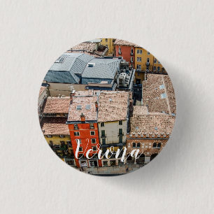 Badge Rond 2,50 Cm Vue du dessus des façades colorées des bâtiments