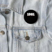 BADGE ROND 5 CM 1981 3 (En situation)