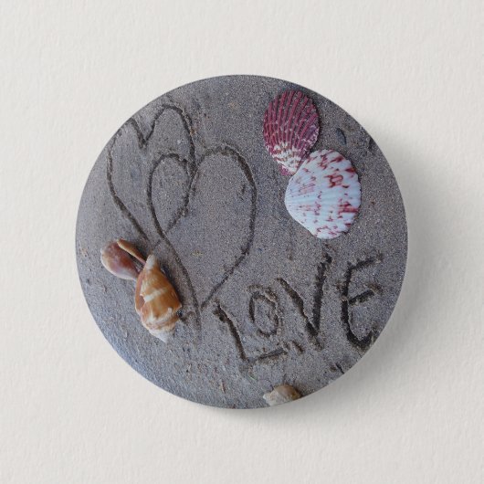 Badge Rond 5 Cm 2 Coeurs dans le sable avec des coquilles avec Amo (Devant)