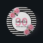 Badge Rond 5 Cm 30e anniversaire girly rose roses noir blanc rayur<br><div class="desc">Un bouton pour une fête de 30e anniversaire. Bandes horizontales noires et blanches classiques en arrière - plan. Avec des roses roses roses roses girly et féminine comme décoration. Un cadre blanc et rose sur le devant avec modèle pour l'âge, le nom et la date. Numéro d'âge en rose, nom...</div>