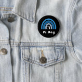 Badge Rond 5 Cm 3.14 Jour Joyeux Pi Arc-en-ciel (En situation)