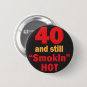 Badge Rond 5 Cm 40 et toujours fumé chaud | 40e anniversaire (Devant & derrière)