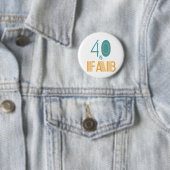 Badge Rond 5 Cm 40 & Fab Anniversaire moderne (En situation)