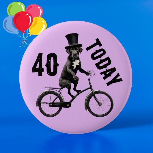 Badge Rond 5 Cm 40e anniversaire Chien sur un vélo 40 Quarante