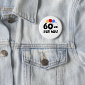 Badge Rond 5 Cm 60 et encore soixantième anniversaire chaud (En situation)