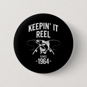 Badge Rond 5 Cm 61e Anniversaire Garder Il Reel depuis 1964 Pêcher