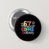 Badge Rond 5 Cm 67 Days Of Coffee &amp; Chaos Happy 67th Day Schoo (Devant & derrière)