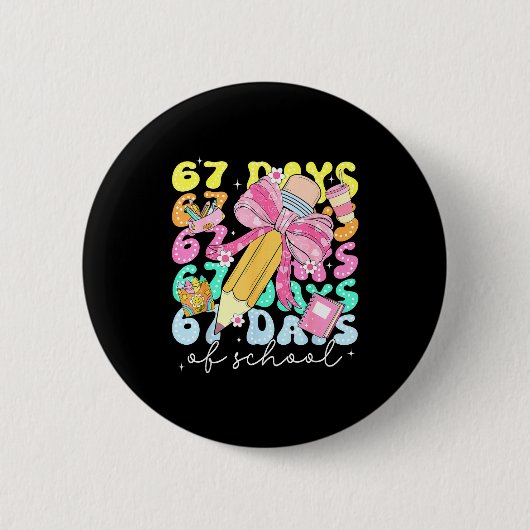 Badge Rond 5 Cm 67th Day Of School 67 Days Pencil Coquette Bow Mem (Devant)