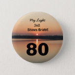 Badge Rond 5 Cm 80th Birthday Sunset My Light Still Shines Bright<br><div class="desc">Give a happy 80th birthday button to express his “My Light Still Shines Bright” sentiment. A bold design with a black and gold sunrise on a peaceful lake sends a message of encouragement and love. An endearing verse for an inspiring birthday celebration.</div>