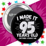 Badge Rond 5 Cm 95 ans vieux mème sarcastique drôle 95ème annivers<br><div class="desc">Ce drôle design de 95ème anniversaire fait une grande blague d'humour sarcastique ou un cadeau de gag de nouveauté pour un thème d'anniversaire de 95 ans ou une fête surprise de 95ème anniversaire! Histoires 'I Made it to 95 Years old... Nothing Scares Me' drôle mème de 95ème anniversaire qui va...</div>