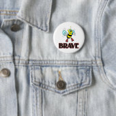 BADGE ROND 5 CM ABEILLE COURAGEUSE (En situation)
