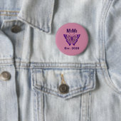 Badge Rond 5 Cm Adorable Papillon Mimi "Est 2020" (En situation)