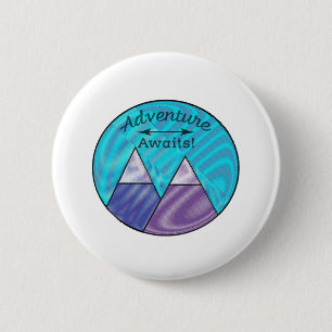 Badge Rond 5 Cm Adventure Await Mountain Peaks