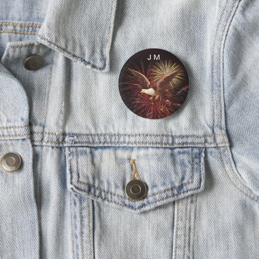 Badge Rond 5 Cm Aigle et feux d'artifice personnalisées Monogramme (En situation)
