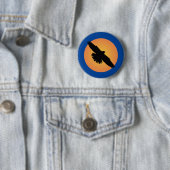 Badge Rond 5 Cm Aigle volant devant le soleil (En situation)