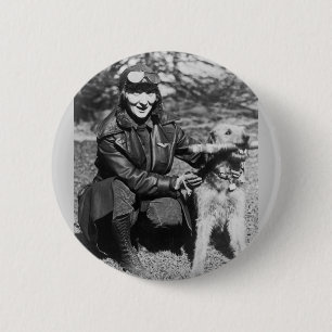 Badge Rond 5 Cm Airedale et Aviatrix, début des années 1920