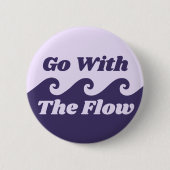 Badge Rond 5 Cm Aller Avec Le Flux Menstruation Violet Vague Sloga (Devant)