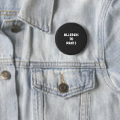 Badge Rond 5 Cm Allergique au pantalon (En situation)