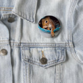Badge Rond 5 Cm Amarante dans son nid (En situation)