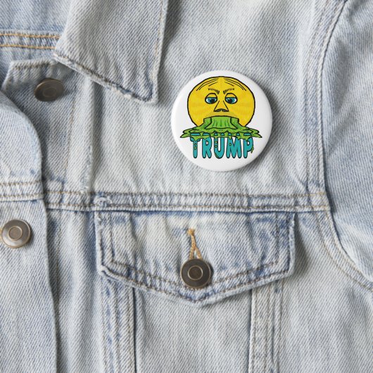 Badge Rond 5 Cm Amusant anti-Trump (En situation)