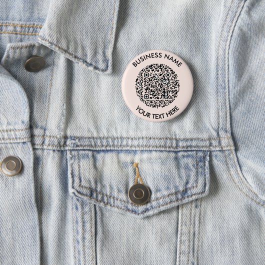 Badge Rond 5 Cm Analyser moi Blush rose QR Code ID (En situation)