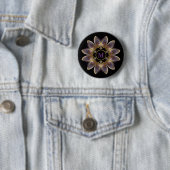 Badge Rond 5 Cm Ange Abstraite ailes Mandala Monogramme fractal (En situation)