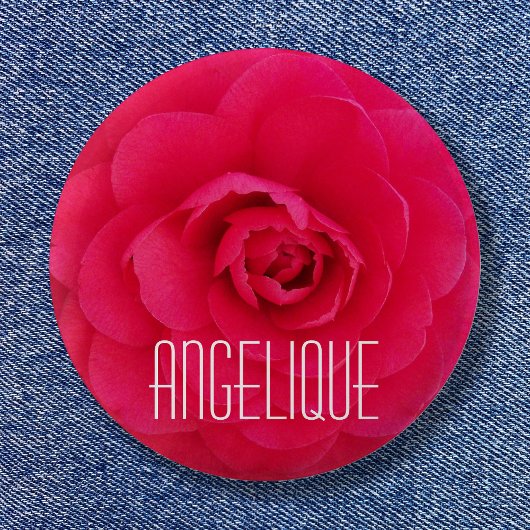 Badge Rond 5 Cm Angelique sur une Camellia rose