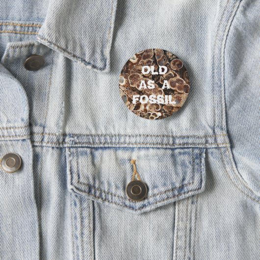 Badge Rond 5 Cm Anniversaire de Fossil Funny (En situation)