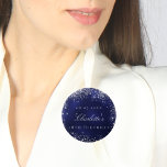 Badge Rond 5 Cm Anniversaire marine bleu argent marque de parties<br><div class="desc">Un cadeau ou une faveur de fête pour un 18e anniversaire (ou tout âge). Bleu bleu marine, la couleur bleue est inégale. Décoré avec de la parties scintillant en faux argent. Personnalisez et ajoutez une date, un nom et un âge/événement. Lettres blanches. Peut être utilisé comme étiquette de nom ou...</div>