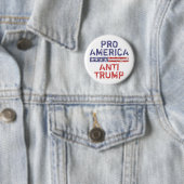 Badge Rond 5 Cm Anti-Trump pro-américain (En situation)