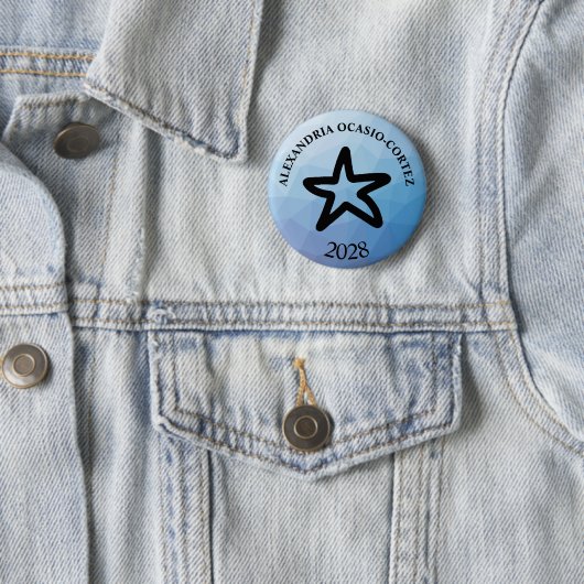 Badge Rond 5 Cm AOC l'Alexandrie Ocasio-Cortez 2028 (En situation)