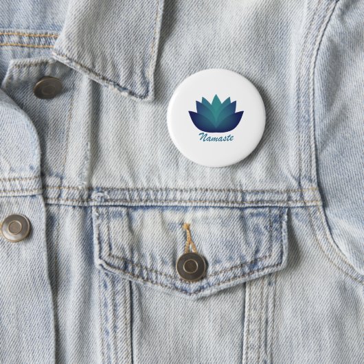 Badge Rond 5 Cm Aquamarine Lotus Namaste (En situation)