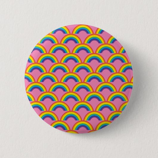 Badge Rond 5 Cm Arc en ciel sur un arrière - plan rose (Devant)