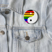 Badge Rond 5 Cm Arc-en-ciel Yin Yang (En situation)