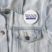 Badge Rond 5 Cm ARCHIVISTE au cours de la journée (En situation)