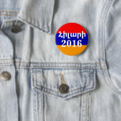 Badge Rond 5 Cm Arménienne de Hillary 2016 (En situation)