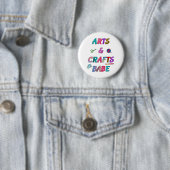 Badge Rond 5 Cm Arts et artisanat Babe (En situation)