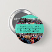 Badge Rond 5 Cm Attends, c'est une manifestation (Devant & derrière)