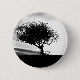 Badge Rond 5 Cm Aubépine de Glastonbury. Arbre. Noir et blanc.