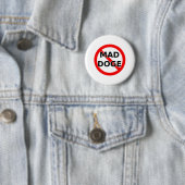 BADGE ROND 5 CM AUCUNE DOSE MADE (En situation)