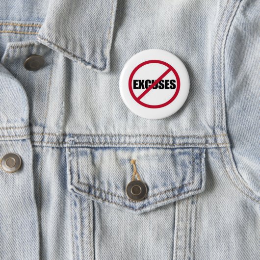 BADGE ROND 5 CM AUCUNES EXCUSES (En situation)