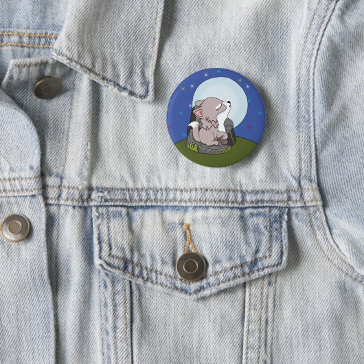 Badge Rond 5 Cm Baby Wolf Hurlant Sur La Lune (En situation)