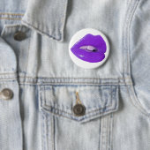 Badge Rond 5 Cm Baiser toxique pourpre (En situation)