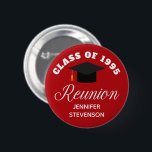 Badge Rond 5 Cm Balise de nom personnalisé Red High School Reunion<br><div class="desc">Bouton d'étiquette d'une soirée de réunion personnalisée classe classe classe classe classe en rouge et blanc pour une école secondaire,  collège ou université. Customisez avec votre nom d'école et la classe de fin d'études sous l'élégante calligraphie pour de grands boutons de célébration d'anciens élèves personnalisés.</div>